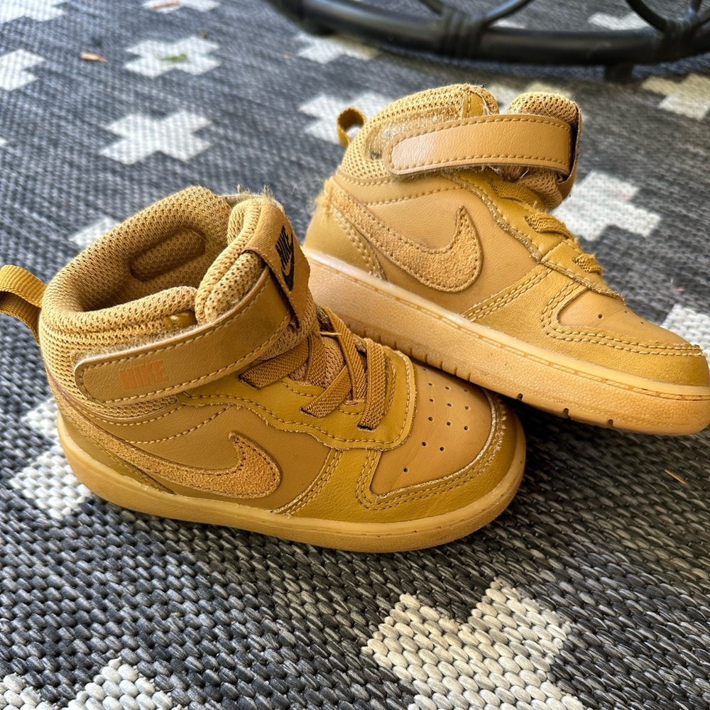 Nike Court Borough Mid-toddler